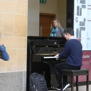 校花被捅出淫水
